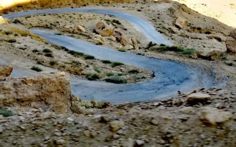 إنهاء أعمال عطاء تأهيل طريق وادي