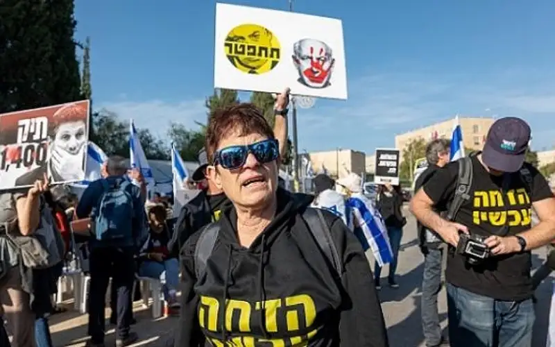 متظاهرون يغلقون الطريق المؤدي للكنيست