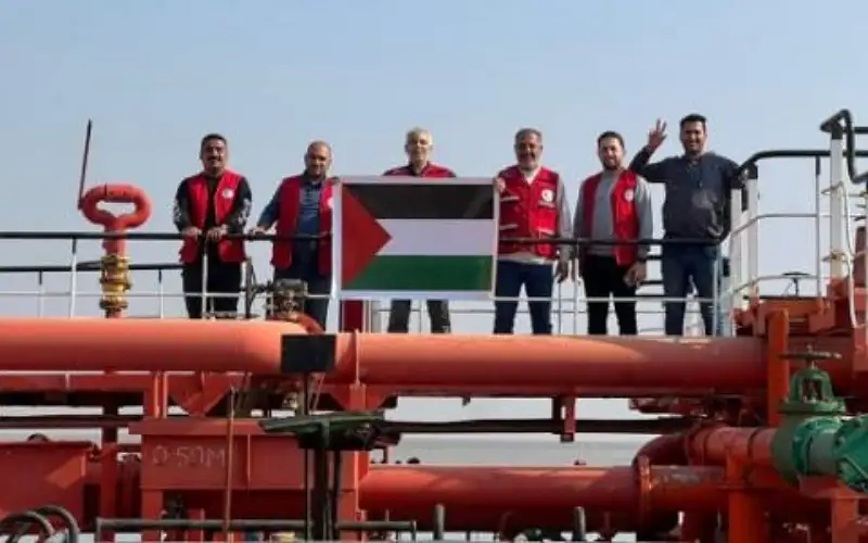 الهلال الأحمر المصري يتسلم ناقلة نفط