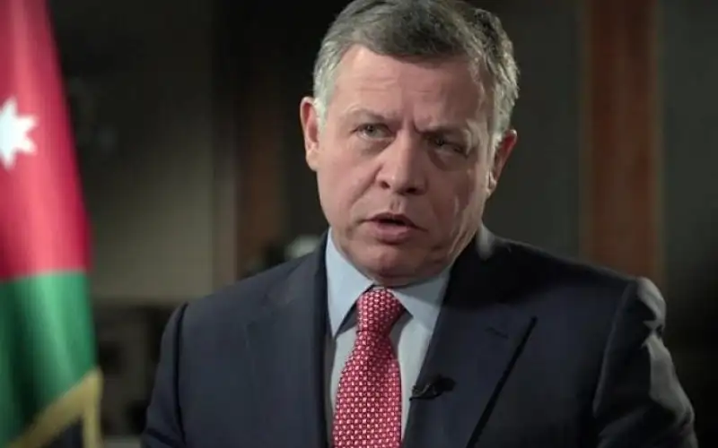 الملك: أمامنا جيل كامل من الأيتام