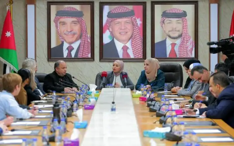 الأسرة النيابية تلتقي طلبة من جامعات