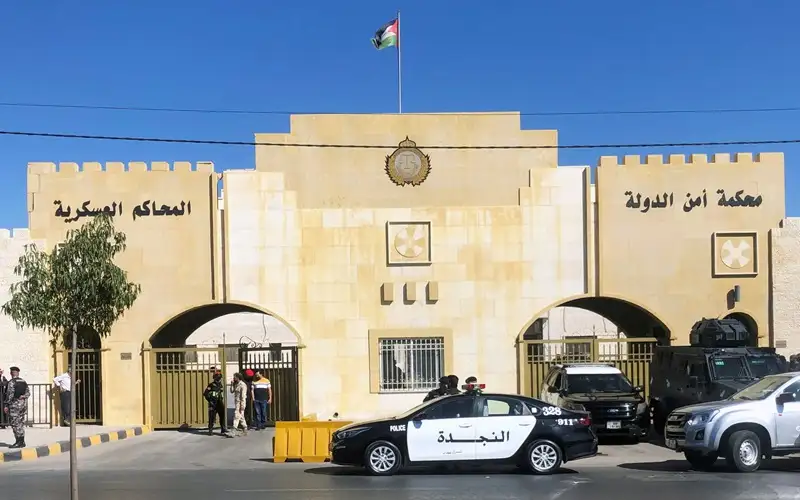 الحبس 12 عاما لمستورد أسلحة ومخدرات
