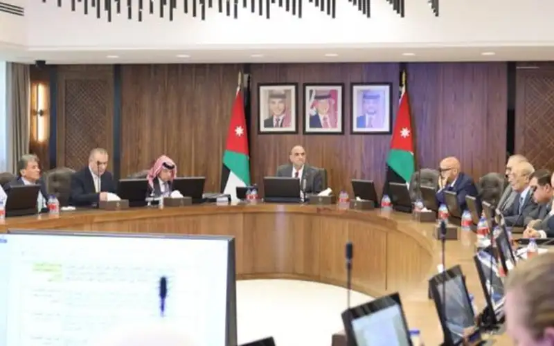 راصد: الحكومة عينت 117 شخصا في