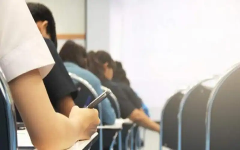 طلبة التمريض يشكون امتحان الشامل ..