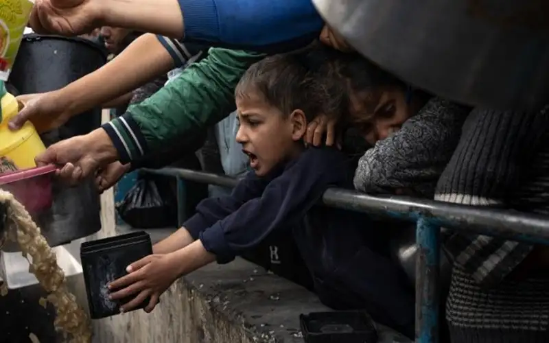 موقع أمريكي يعري انحياز الصحف الأمريكية