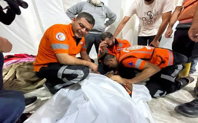 300 شهيد من الكوادر الطبية العاملة