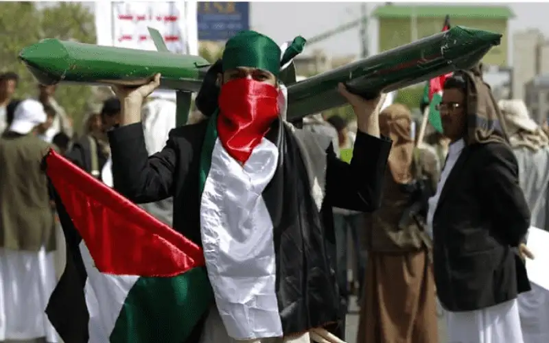 الحوثي: سنواصل استهداف السفن المرتبطة بإسرائيل