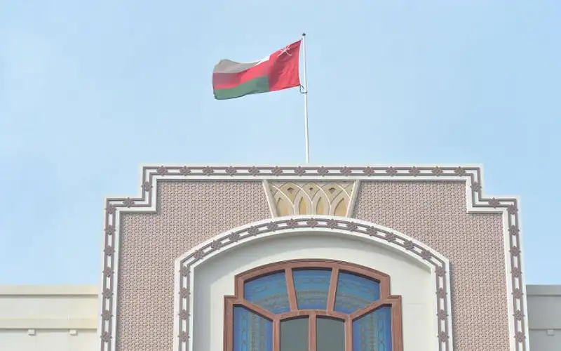 عمان تستنكر القصف الأمريكي البريطاني على