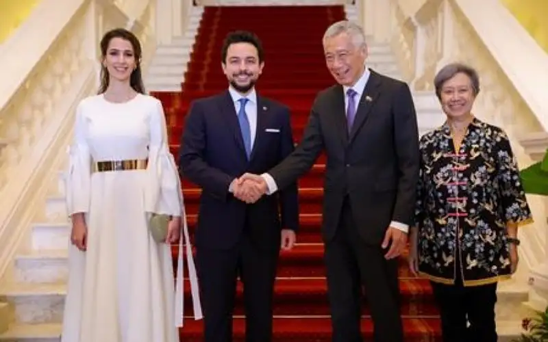 ولي العهد يوثق زيارته إلى سنغافورة