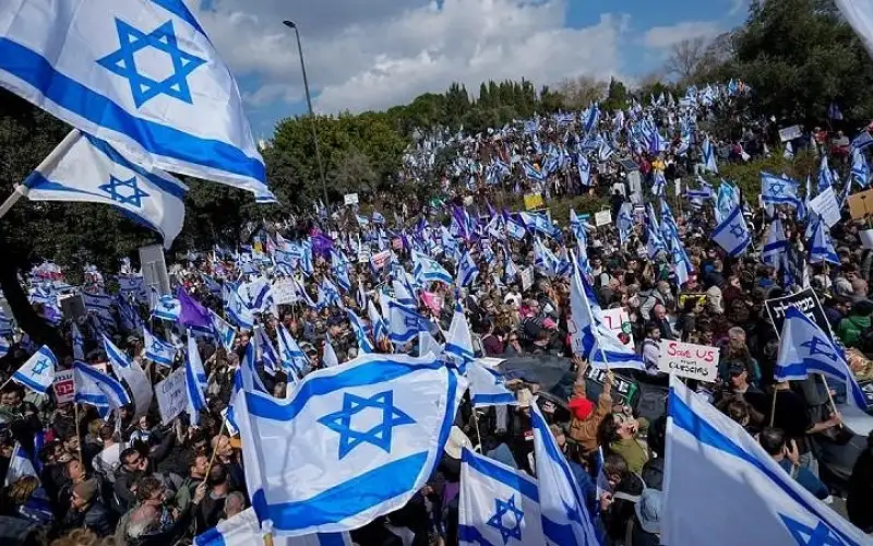 إضراب 100 دقيقة بإسرائيل دعما للمحتجزين