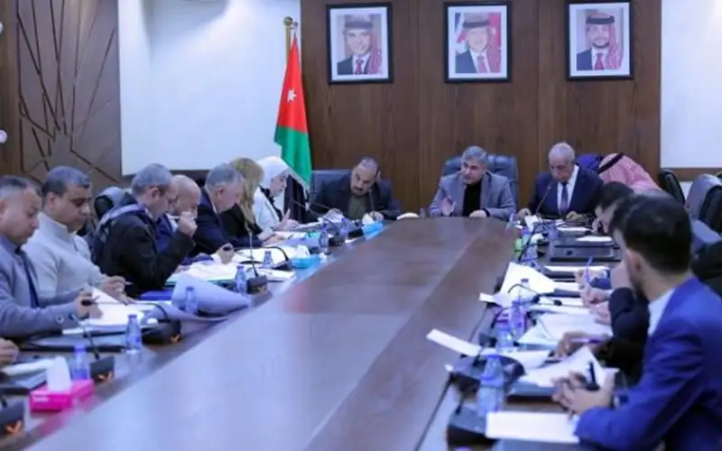 العمل النيابية تواصل مناقشة مشروع قانون