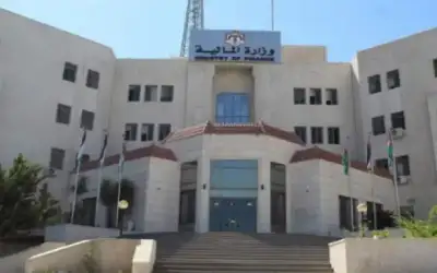 وزير المالية يصدر أمر مالي رقم