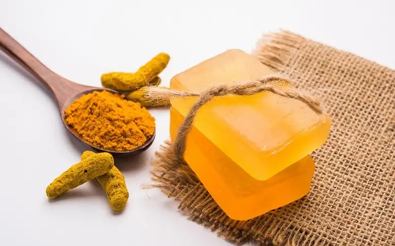 طريقة استخدام صابونة الكركم للعناية بالبشرة