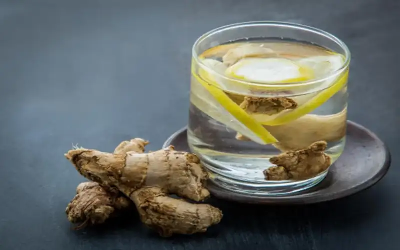 فوائد شرب ماء الزنجبيل على الريق