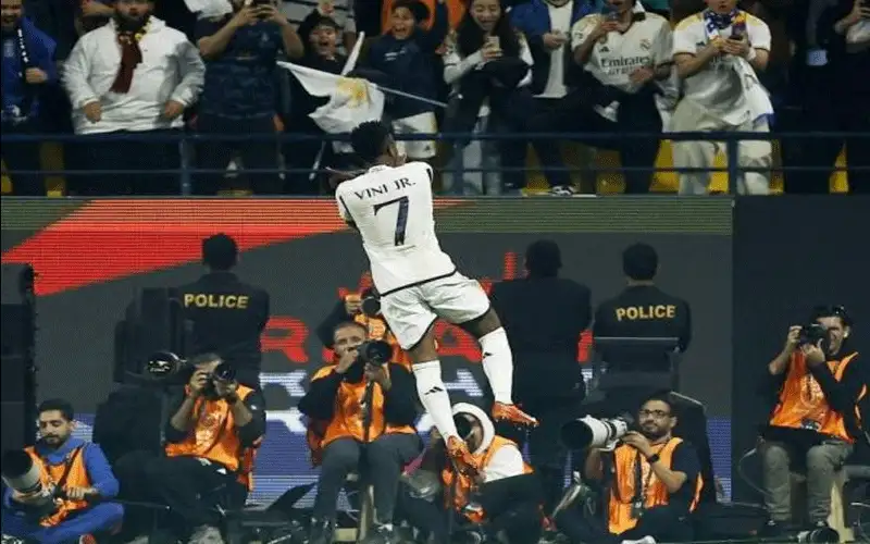 فينيسيوس: رونالدو مثلي الأعلى