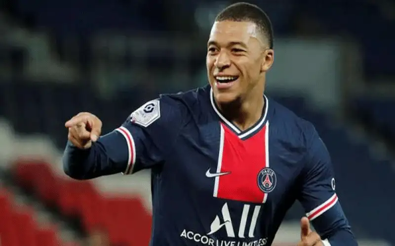 مبابي يبارك لنجمي ريال مدريد: أراكم