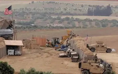 قوات عراقية تستهدف قاعدة أمريكية شرقي