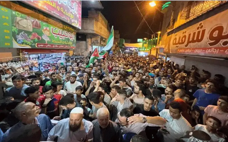 تنفيذ وقفة تضامنية مسائية بمخيم إربد