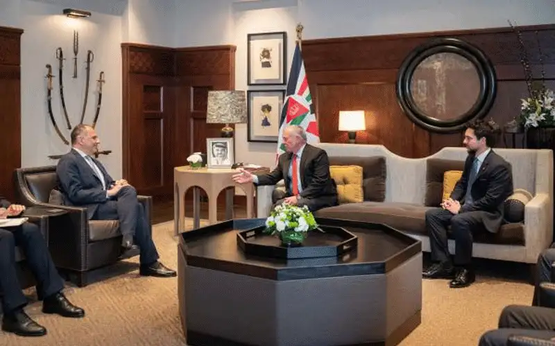 الملك يؤكد لوزير الخارجية اليوناني ضرورة