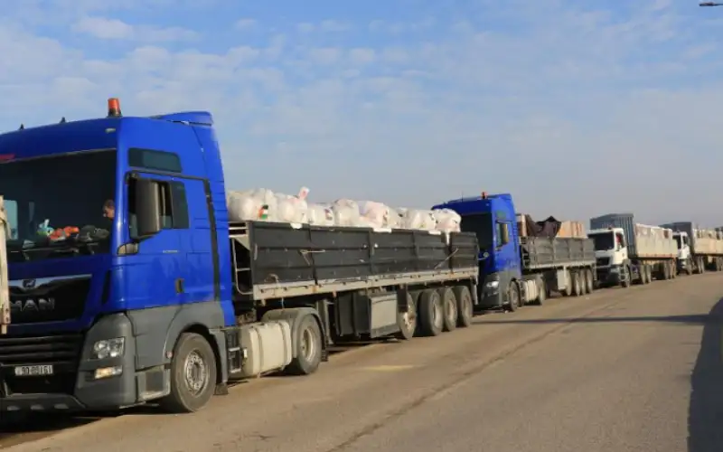 الجيش يرسل 20 شاحنة مساعدات إغاثية