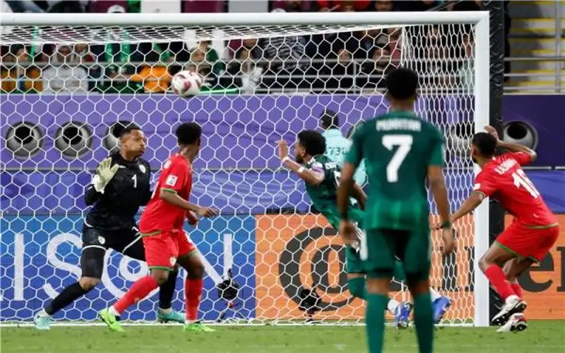 السعودية تخطف فوزا من عمان في