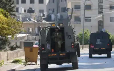 الاحتلال يصادر جثامين شهداء ومركبتهم بعد