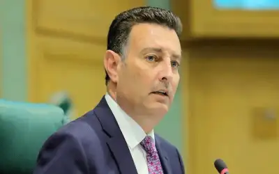 الصفدي ممازحا أبو يحيى: أنا أبو