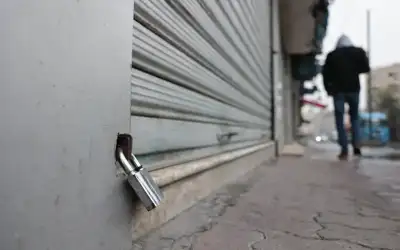 توقيف مصنعا عن العمل وتحرير 6