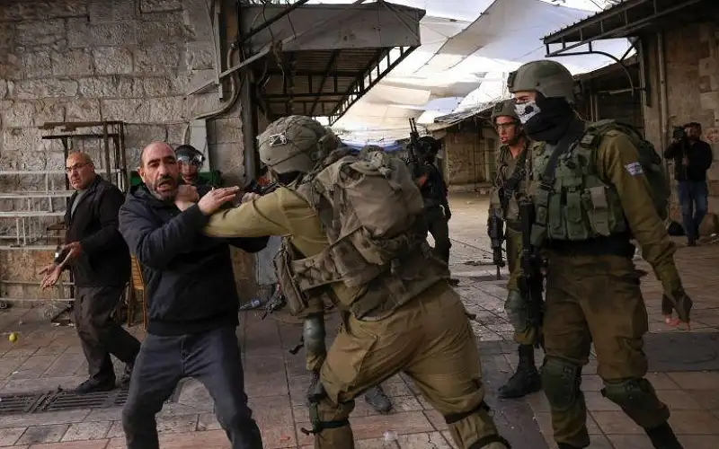 قوات الاحتلال تقتحم مناطق بالضفة