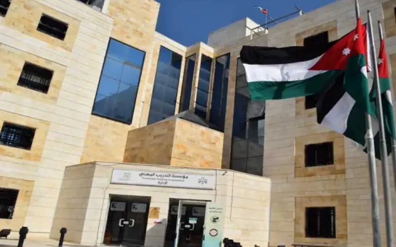 3521 من حملة الشهادات الجامعية والدبلوم