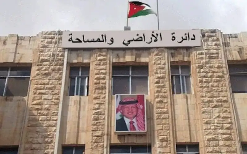 الأراضي والمساحة تصدر 153 رخصة الكترونية