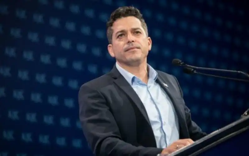 وزير إسرائيلي: سيطرة السلطة على غزة