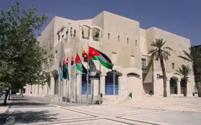 10 آلاف موظف زائد عن الحاجة