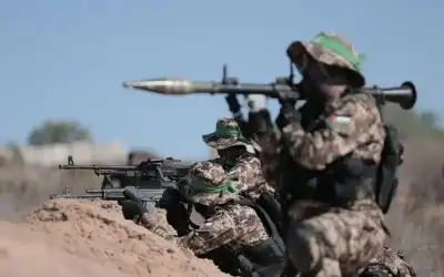 كتائب القسام تستهدف دبابة ميركافا غرب