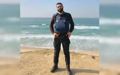 معتز عزايزة يصل لقطر بعد مغادرة