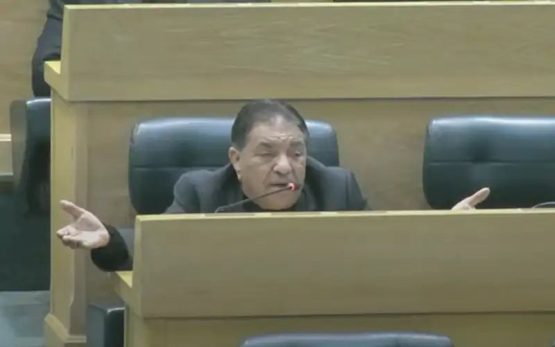 الزعبي يطالب برفع جلسة النواب: مافي