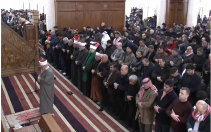 الأردنيون يؤدون صلاة الغائب عن شهداء