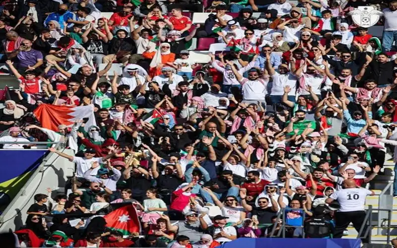 الجماهير الأردنية تساند منتخب النشامى بدور