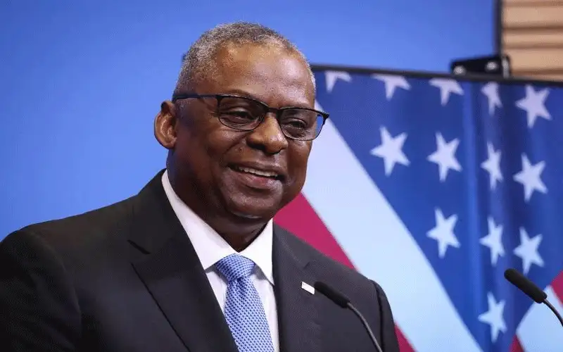 وزير الدفاع الأميركي يعود إلى البنتاغون