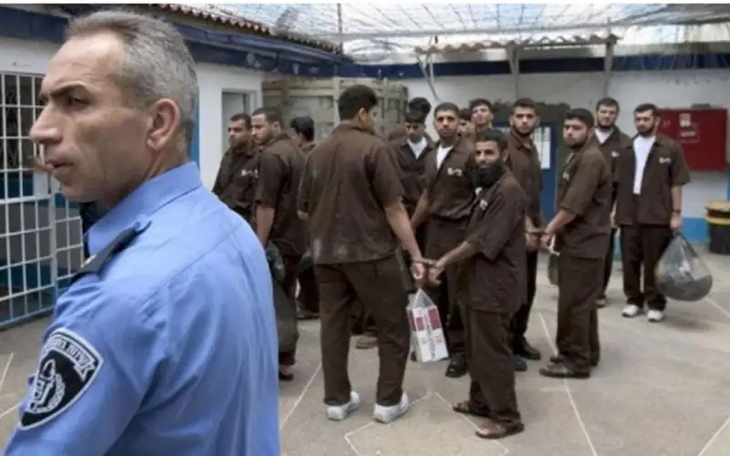 6330 أسيرا فلسطينيا في سجون الاحتلال