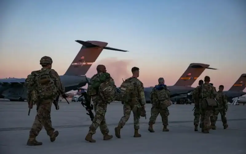 إجلاء 8 جنود أميركيين أصيبوا في