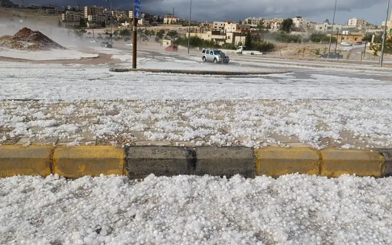 طقس العرب: أمطار رعدية وفرص تساقط