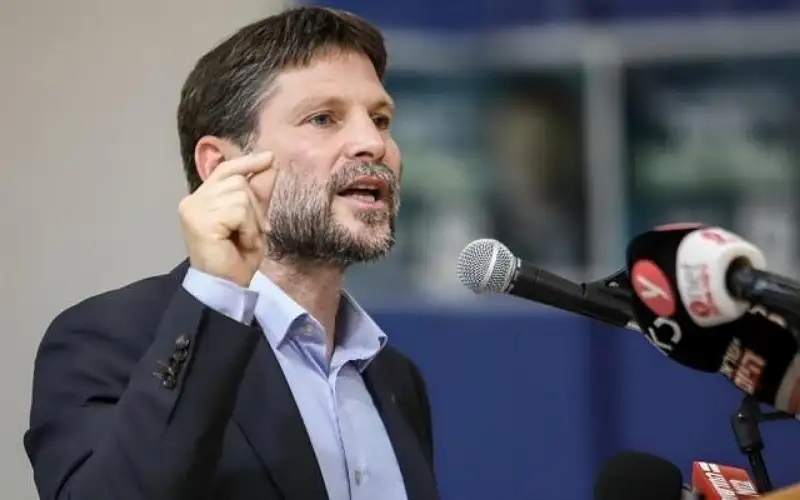 سموتريتش: وقف الحرب يعني خسارة كل