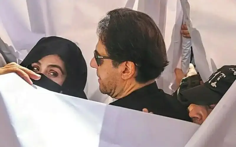 الحكم على عمران خان وزوجته بالسجن
