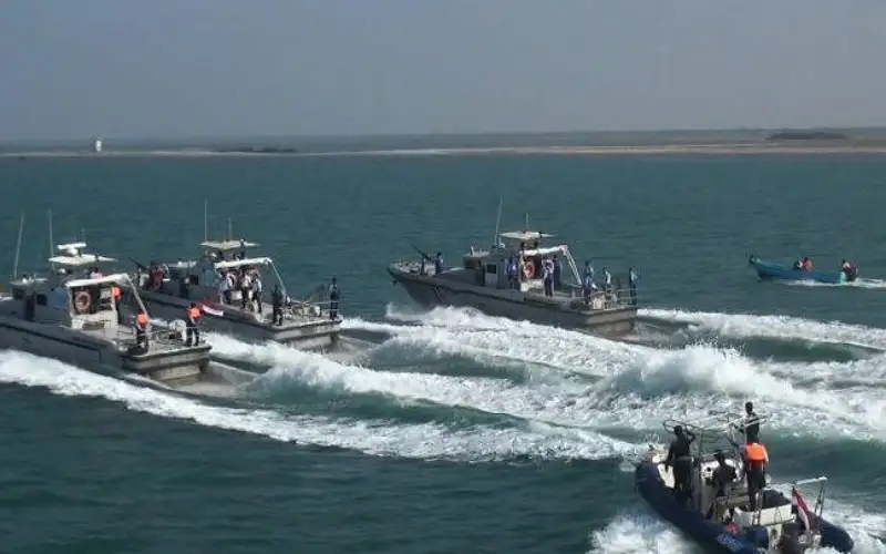 الحوثيون: أطلقنا عدة صواريخ بحرية على