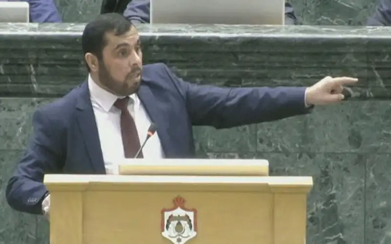 المشاقبة: موظفون حصلوا على مكافآت 144