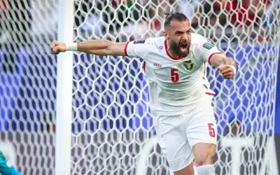 لاعب المنتخب الوطني يزن العرب يتعاقد