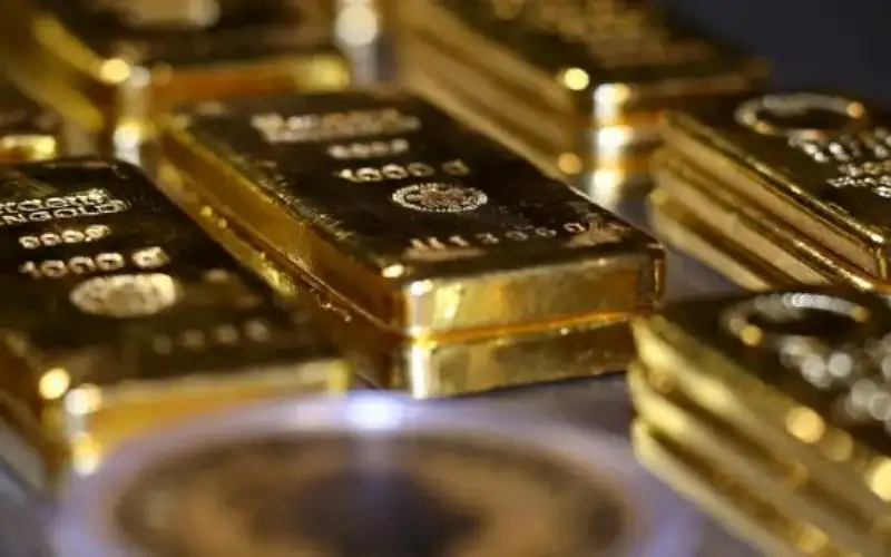 الذهب يرتفع ويقترب من أعلى مستوياته