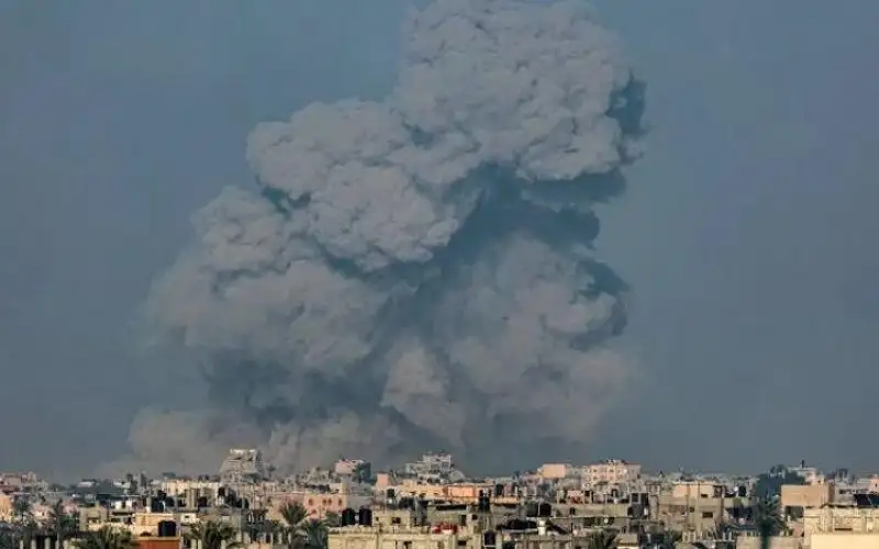 الاحتلال يقصف مستودع الأدوية المركزي بغزة