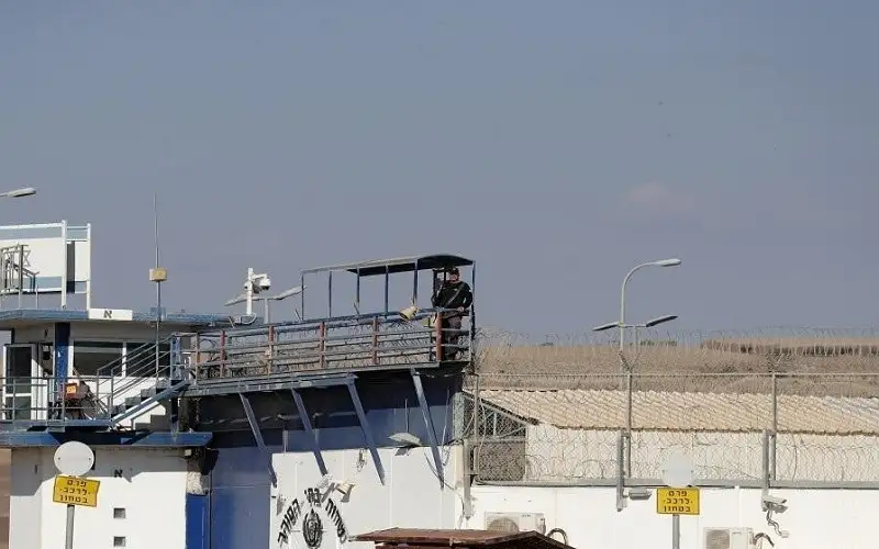 الاحتلال يعتقل 25 فلسطينيا من الضفة